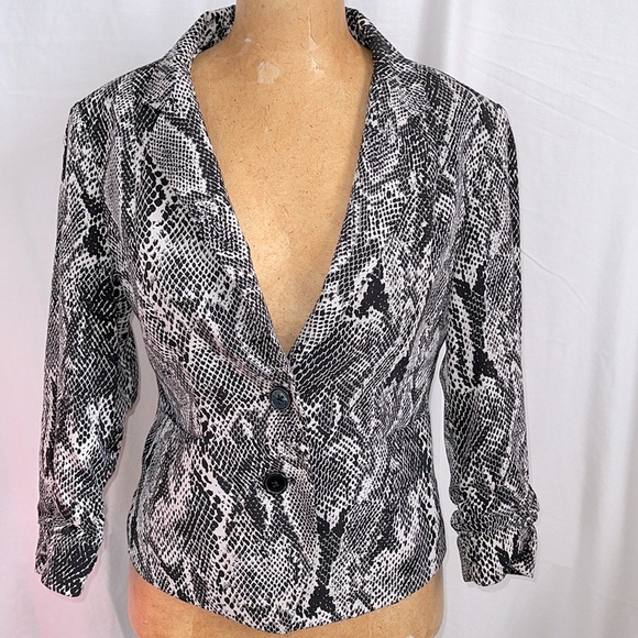 Express Jackets & Blazers - EXPRESS SNAKE SKIN PRINT BLAZER